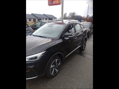 MG ZS Luxury (2023), 17,500 km, 181,818 Kr.