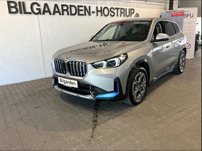 BMW iX1 xDrive30 X-Line (2023), 23.000 km, 304.700 Kr.