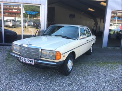 Mercedes-Benz 200 2,0 D (1982), 285,000 km, 99,800 Kr.