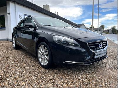 Volvo V40 T2 122 Momentum (2016), 148.000 km, 139.900 Kr.