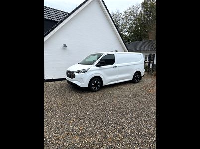 Ford E-Transit Custom 320S Limited (2025), 3.600 km, 284.500 Kr.