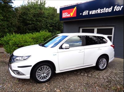 Mitsubishi Outlander PHEV Instyle CVT 4WD (2019), 96,000 km, 209,900 Kr.