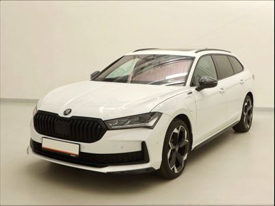 Skoda Superb TSi iV Sportline Combi DSG (2025), 2.800 km, 3.788 Kr.