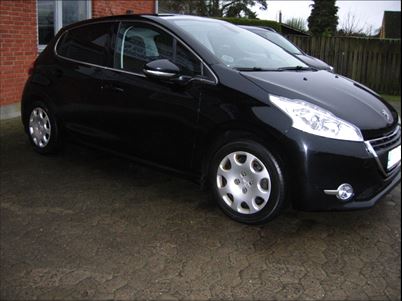 Peugeot 208 1,2 VTi Allure Sky 5d (2015), 236.000 km, 34.900 Kr.